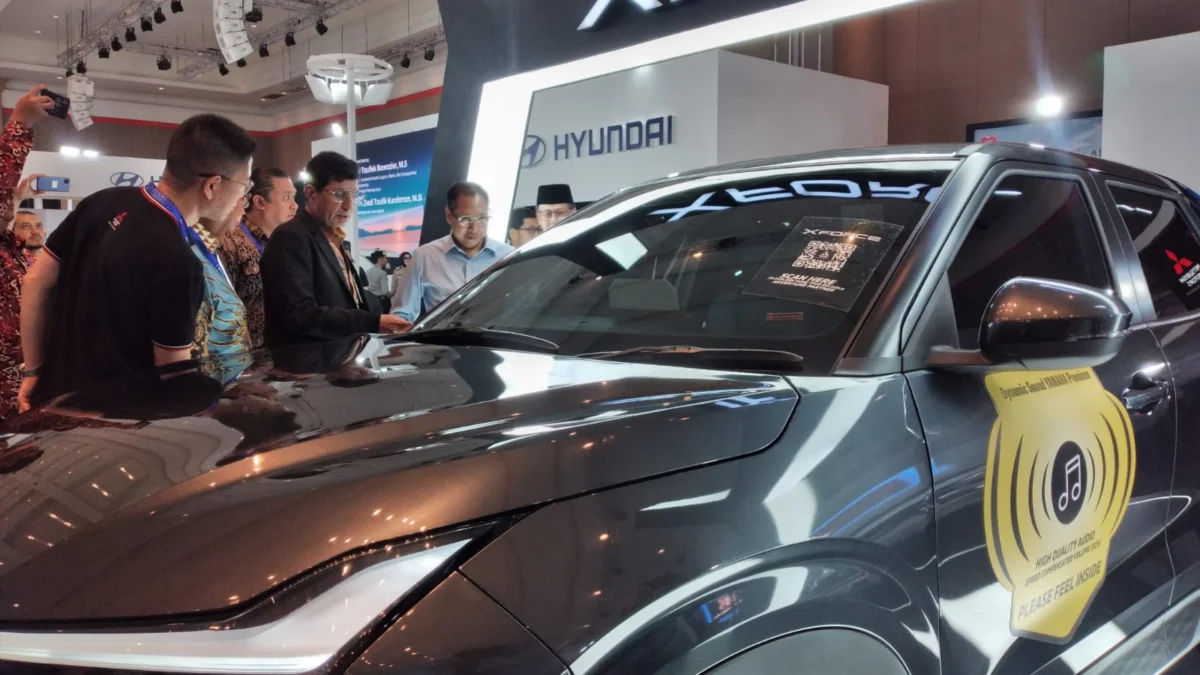Pameran kendaraan bermotor di Kota Bandung beberapa waktu lalu. Penjualan unit baru yang lesu dinilai jadi salah satu penyebab tidak tercapainya pendapatan daerah 2023.