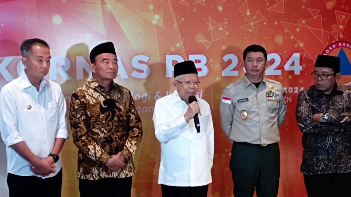 Dok. Wapres Ma'ruf Amin (tengah) saat memberikan keterangannya di hadapan awak media. Rabu (24/5). Foto. Sandi Nugraha.