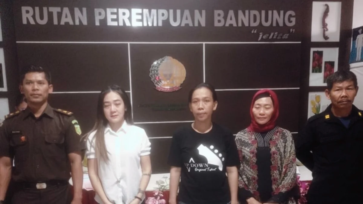 Kejari Tahan Tersangka Kasus Penjualan Rumah Mewah di Rutan Perempuan Bandung