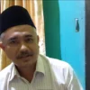 Kepala Desa Tanjungjaya Kecamatan Rajadesa Kabupaten Ciamis, Hidayat, saat diwawancara pada Senin 8 April 2024 malam di kediman keluarga sopir Granmax, di Ciamis Jawa Barat. (Istimewa)