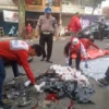 Laka lantas terjadi di area Jalan Raya Cibaduyut, tepatnya depan bangunan rumah toko (ruko) di wilayah Kelurahan Cibaduyut Wetan, Kecamayan Bojong Loa Kidul, Kota Bandung pada Rabu, 10 April 2024. (DOk: Kanit Gakkum Satlantas Polrestabes Bandung, AKP Arif Saepul Haris for Jabar Ekspres)
