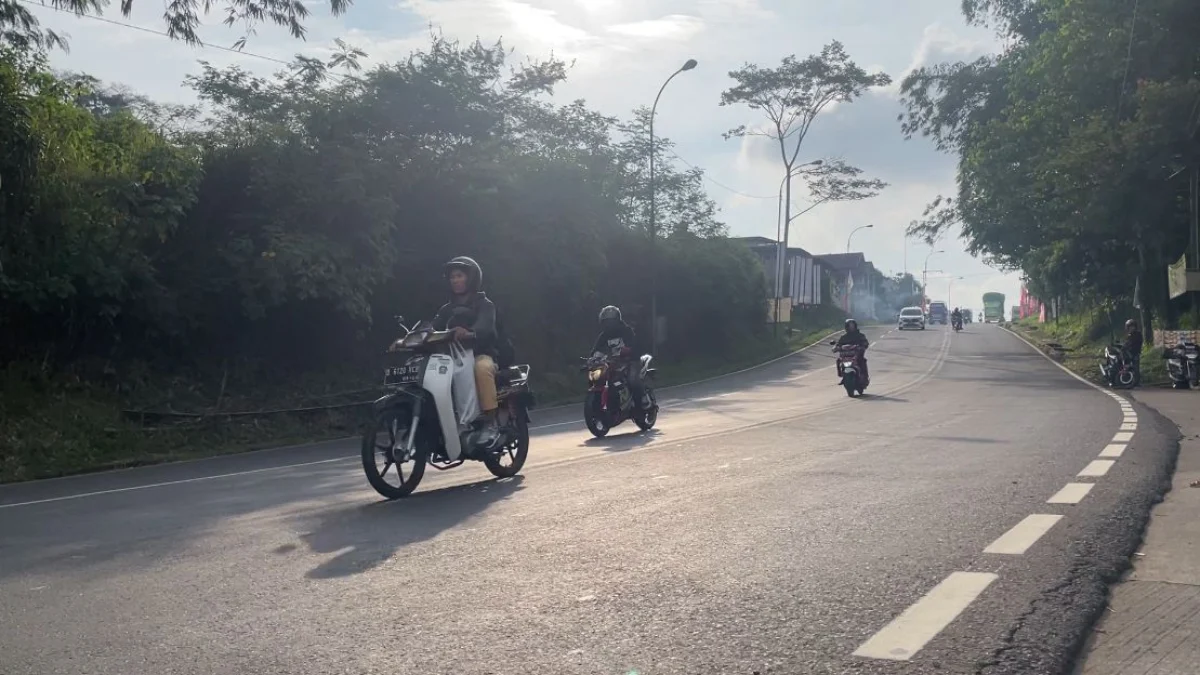 H-5 jelang hari Raya Idul Fitri 2024, situasi arus mudik di kawasan Nagreg, Kabupaten Bandung, masih terpantau lancar pada Jumat (5/4/2024). Foto Agi Jabar Ekspres