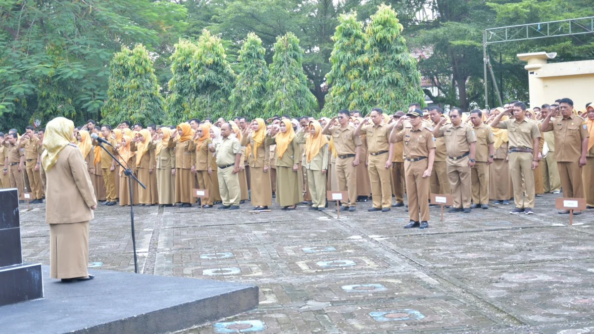Apel pegawai Pemkot Banjar hari pertama masuk kerja usai libur dan cuti lebaran, di halaman kantor walo kota, Selasa 16 April 2024. (Cecep Herdi/Jabar Ekspres)
