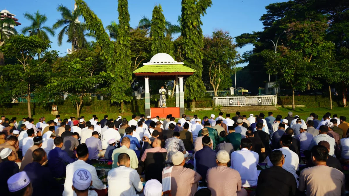 PJ Bupati Bogor saat memberikan ceramah saat salat Ied. Foto : Sandika Fadilah/Jabarekspres.com