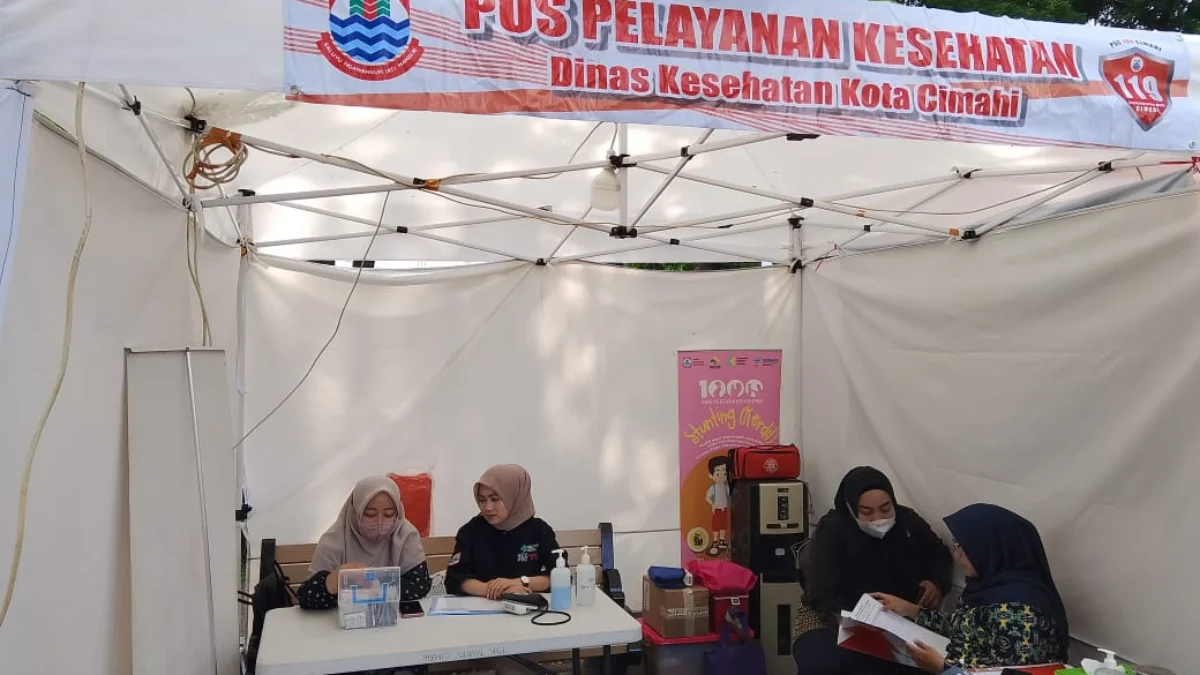 Doc. Posko Pelayanan Kesehatan Dinas Kesehatan Kota Cimahi di Alun-alun Disiapkan Untuk Para Pemudik yang Membutuhkan Pelayanan Kesehatan dengan Fasilitas Lengkap (Mong)