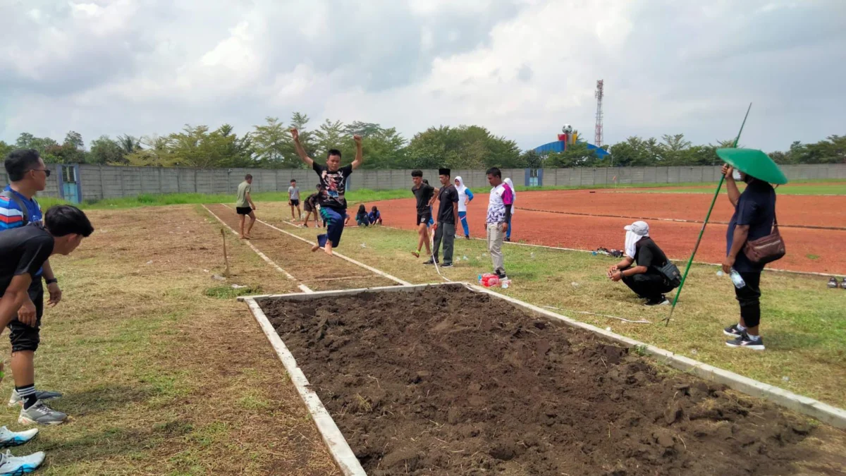 SMAN 1 Banjar Borong Empat Medali Emas O2SN Tingkat Kota Banjar Siswa SMAN 1 Banjar mengikuti lomba atletik dalam ajang O2SN tingkat Kota Banjar Tahun 2024 di Sport Center, Langensari Kota Banjar Jawa Barat belum lama ini. (Cecep Herdi/Jabar Ekspres)
