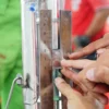 Unit Tipidter Satreskrim Polresta Bandung bersama Metrologi Kabupaten Bandung telah melaksanakan pengecekan terhadap ketersediaan bahan bakar di sejumlah Stasiun Pengisian Bahan Bakar Umum (SPBU) di wilayah tersebut. Foto Istimewa