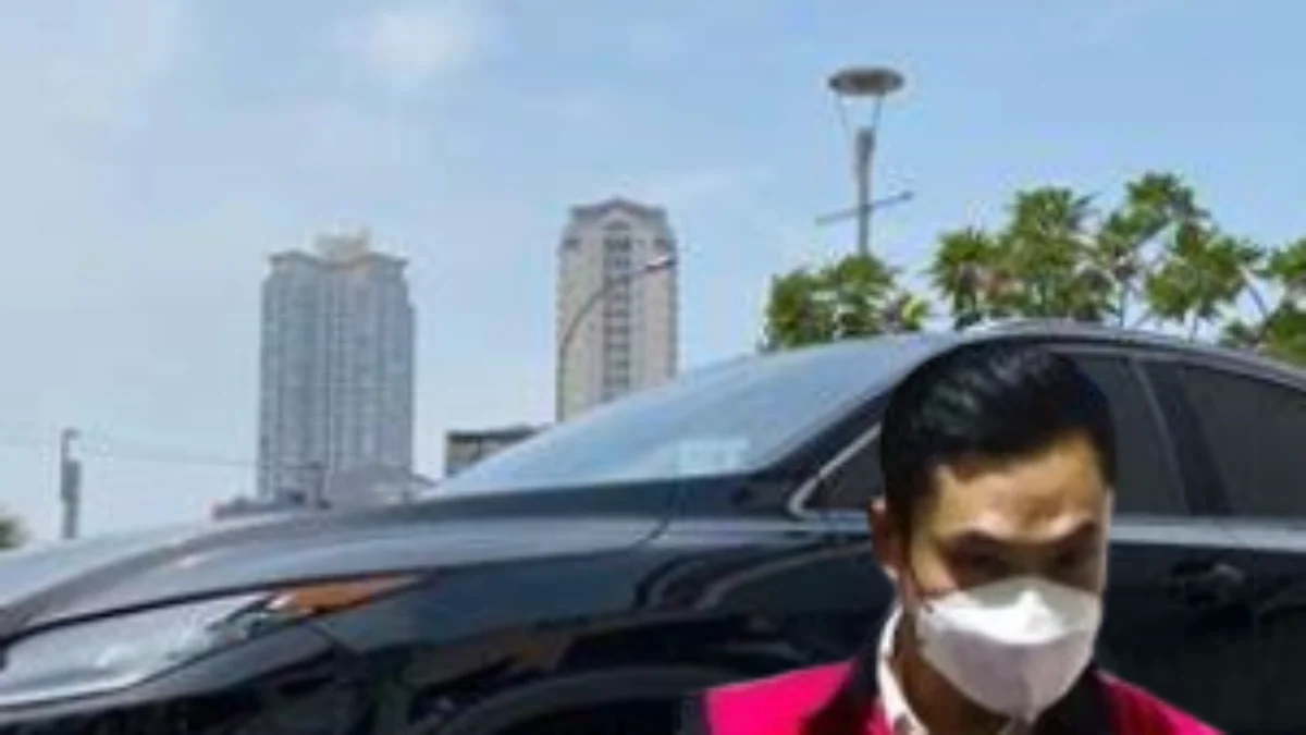 Mobil mewah Toyota Zenix dan Mercedes Benz E250. Harvey Mois disita penyidik