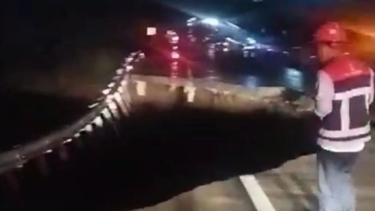 Imbas Longsor Tol Bocimi, Ini Rekayasa Lalu Lintas dan Jenis Kendaraan yang Bisa Melintas Jalur Tol Bocimi KM 62 yang longosr, Rabu (3/4) malam.