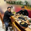 Erick Thohir Dan STY bersalaman usai perpanjang kontrak (instagram: erickthohir)