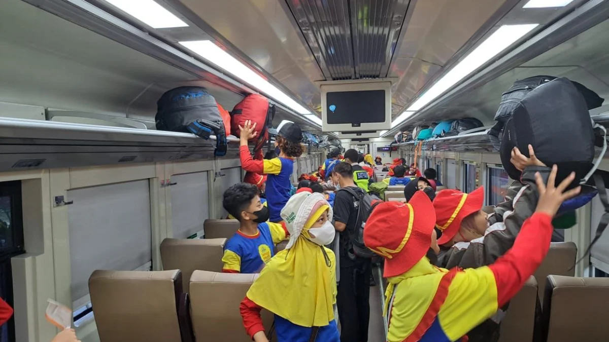 Ilustrasi: Suasana di dalam kereta api KAI.
