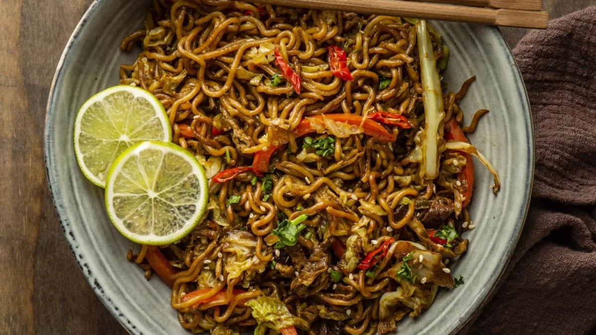 Resep Mie Goreng Kecap yang Lezat, Cocok untuk Menu Makan Malam Resep Mie Goreng Kecap yang Lezat, Cocok untuk Menu Makan Malam (ilustrasi: Freepik)
