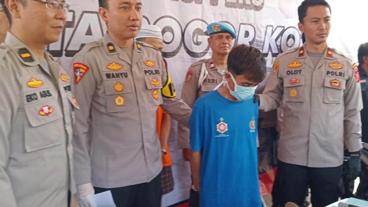 Jajaran Polresta Bogor Kota saat mengekspose wajah RM (28) pelaku tindak pidana pembunuhan, Senin (1/4).
