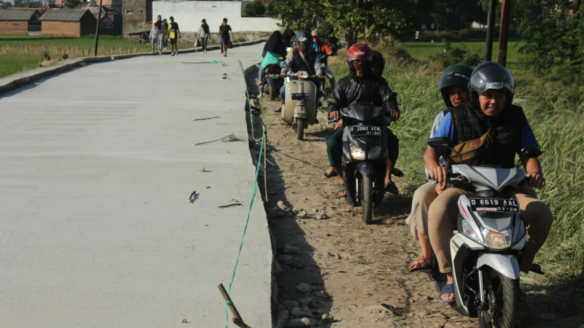 Ist. Jalan dalam kondisi tidak mulus dan sedang dilakukan perbaikan. Foto. Pandu Muslim Jabar Ekspres.