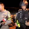 Polsek Majalaya bersama Tim Si Jalak Presisi dan Resmob Polresta Bandung menggelar operasi premanisme yang mengganggu ketenangan masyarakat di wilayahnya pada Rabu (3/4/2024) dini hari. 13 preman berhasil diamankan. Foto Istimewa