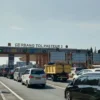 Ist. Kepadatan arus lalu lintas di ruas tol. Foto. Sandi Nugraha.