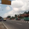 Jalur Bandung-Garut, tepatnya di wilayah Kecamatan Nagreg, Kabupaten Bandung masih terpantau landai jelang puncak mudik lebaran 2024.