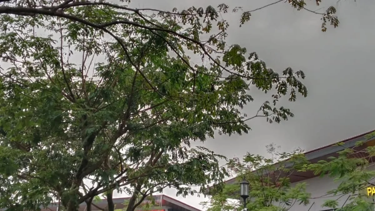 Ilustrasi: Pengunjung memadati wisata Kiara Artha Park saat libur Lebaran.