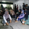 Buruh PT Maju Jaya Lestari Banjar Patroman sejak Sabtu 6 April 2024 menuntut pembayaran uang lebaran yang dibawa kabur Direkturnya berinisial 'AJ'.