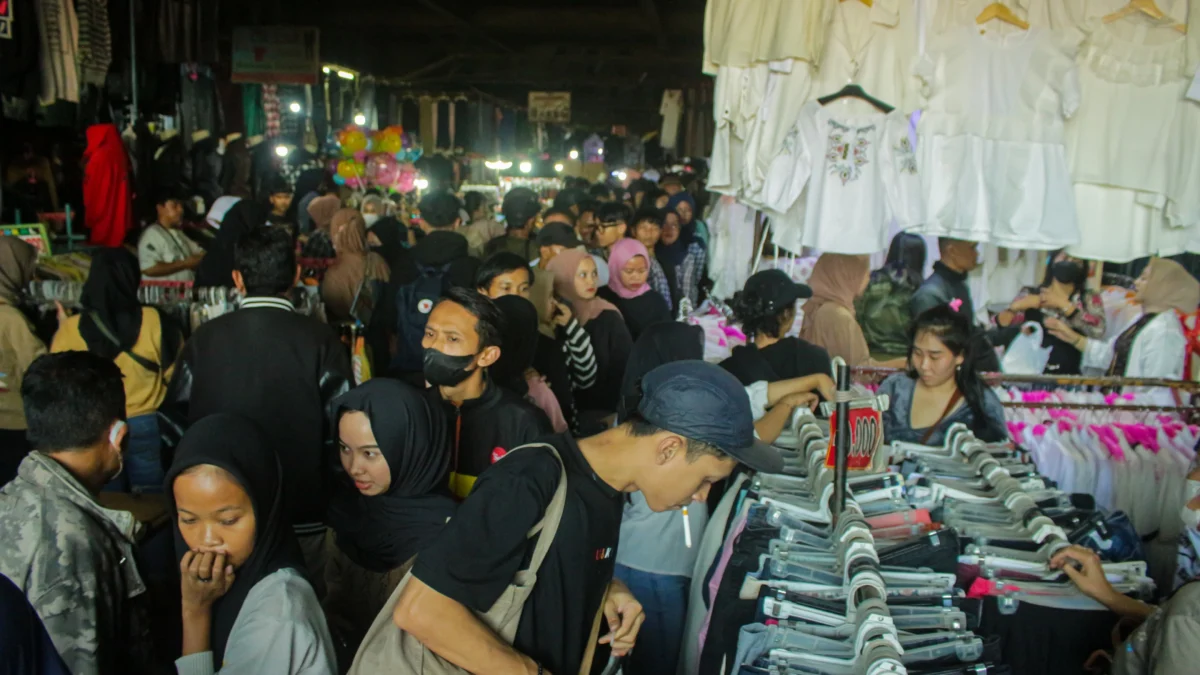 Jelang Lebaran, Pasar Cimol Gedebage Dibanjiri Pembeli Jelang Lebaran, Pasar Cimol Gedebage Dibanjiri Pembeli