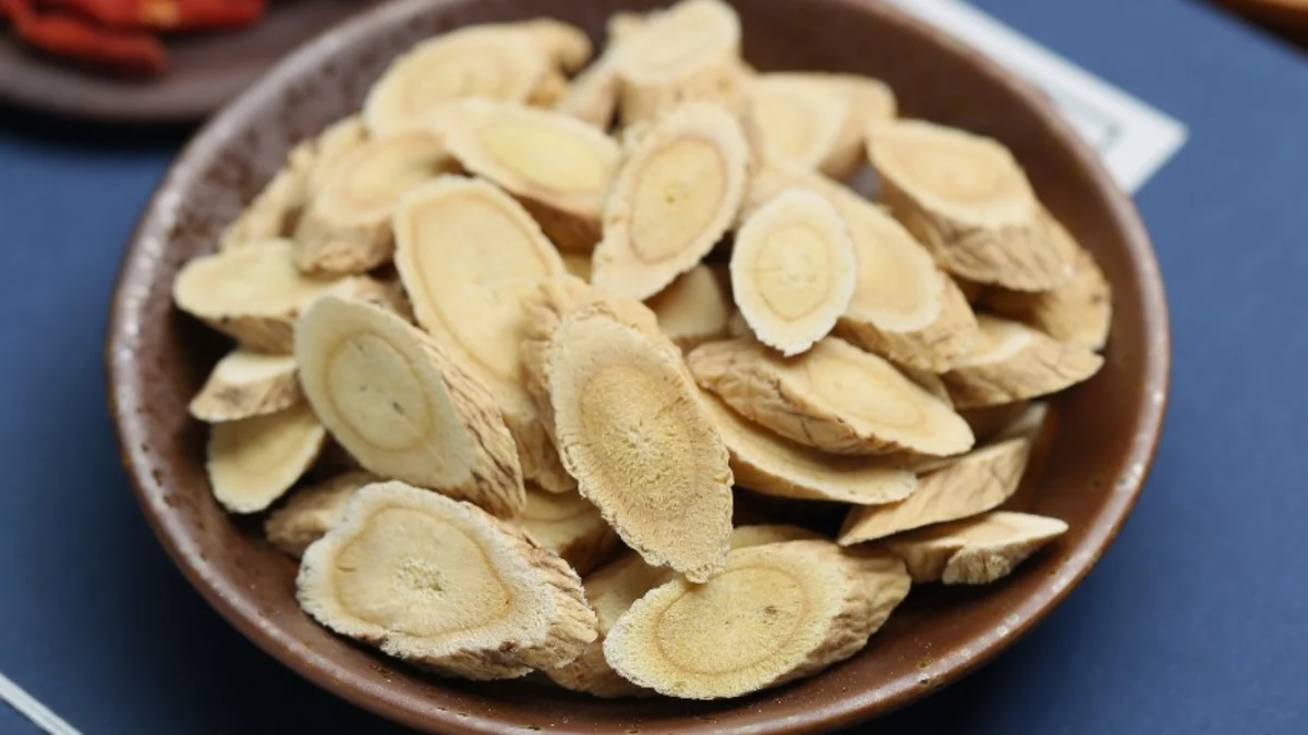 Salah Satu Pengobatan Tradisional Cina, Ketahui Apa Itu Astragalus Membranaceus (ilustrasi: Freepik)