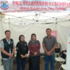 Kadinkes Kota Cimahi, Mulyati (tengah merah), saat meninjau Pos Pelayanan Kesehatan di Alun-alun Kota Cimahi.
