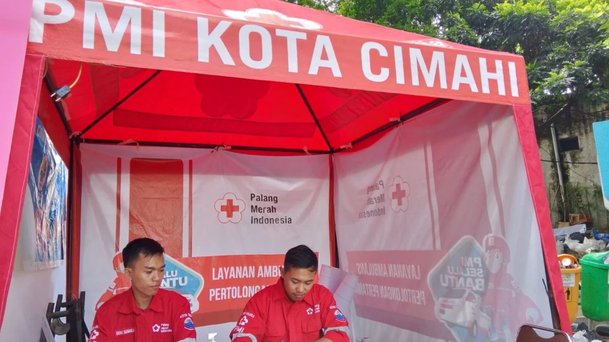 Posko Kesehatan dan PMI Kota Cimahi Siap Layani Kesehatan Pemudik Posko PMI Kota Cimahi telah disiapkan untuk pemudik yang membutuhkan pertolongan terkait kesehatan.