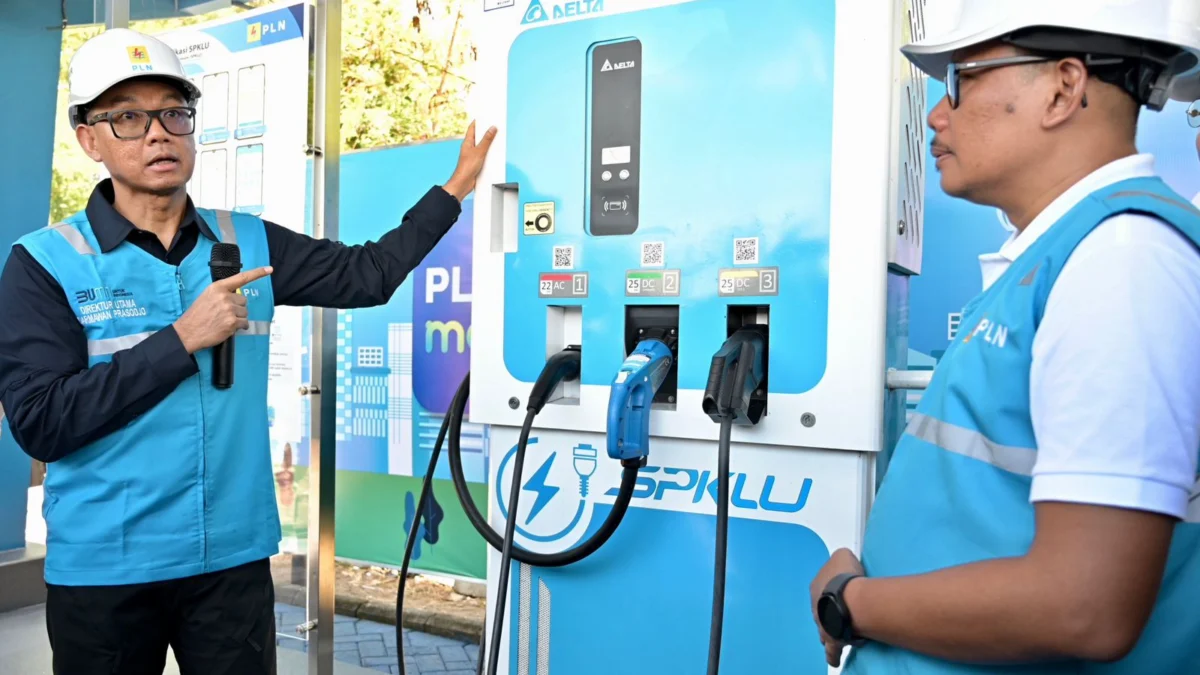 Dirut PLN Lakukan Inspeksi SPKLU Jalur Mudik, Pastikan 1.299 Unit Se-Indonesia Siaga Layani Pengguna Mobil Listrik