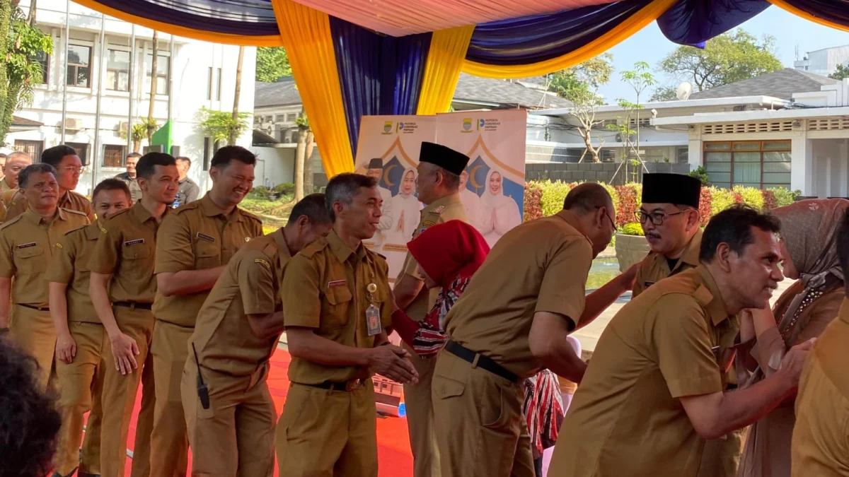 WFH ASN: Kegiatan halal bi halal pejabat dan aparatur negara di lingkungan Pemerintah Kota (Pemkot) Bandung, di Balaikota pada Selasa (16/4).