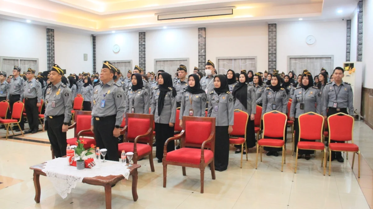 Pegawai Kemenkumham Jabar saat apel, Selasa (16/4).