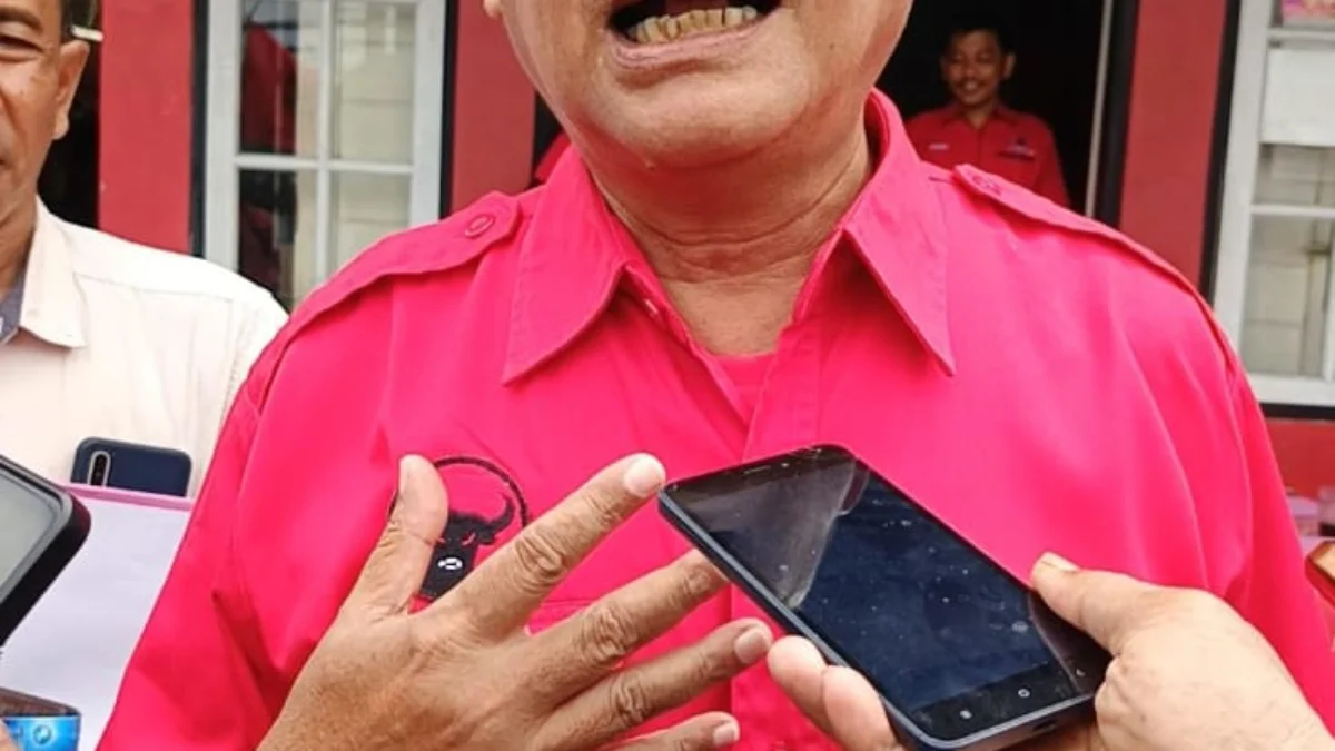 Akhmad Dimyati, Mantan Wakil Wali Kota Banjar 2 Periode Ikut Jadi Balon Wali Kota H. Akhmad Dimyati, mantan Wakil Wali Kota Banjar 2 periode (2003-2008 dan 2008-2013), daftarkan diri sebagai Balon Wali Kota Banjar ke kantor PDI Perjuangan Kota Banjar, Jumat (19/4).