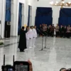 Pj Gubernur Jabar, Bey Triadi Machmudin, melantik Pj Wali Kota Bogor, Pj Bupati Sumedang, dan Pj Bupati Ciamis di Gedung Sate, Sabtu (20/4).