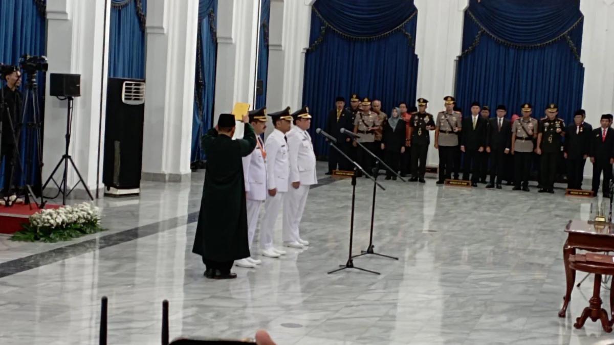 3 Pesan Bey kepada Pj Wali Kota Bogor, Bupati Sumedang, dan Ciamis Pj Gubernur Jabar, Bey Triadi Machmudin, melantik Pj Wali Kota Bogor, Pj Bupati Sumedang, dan Pj Bupati Ciamis di Gedung Sate, Sabtu (20/4).