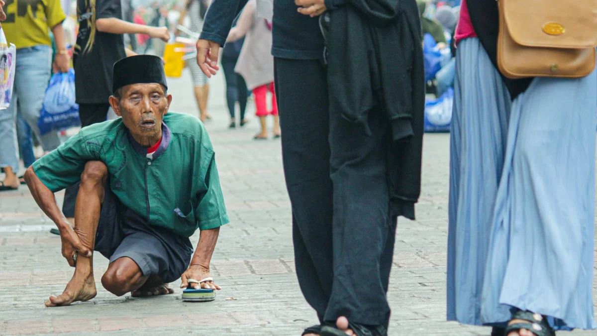 Si Kaya dan Miskin di Jabar Makin Timpang, Pansus Sayangkan Gini Ratio Tembus 0,425 Poin Ilustrasi ketimpangan di Jabar. (Pandu Muslim)