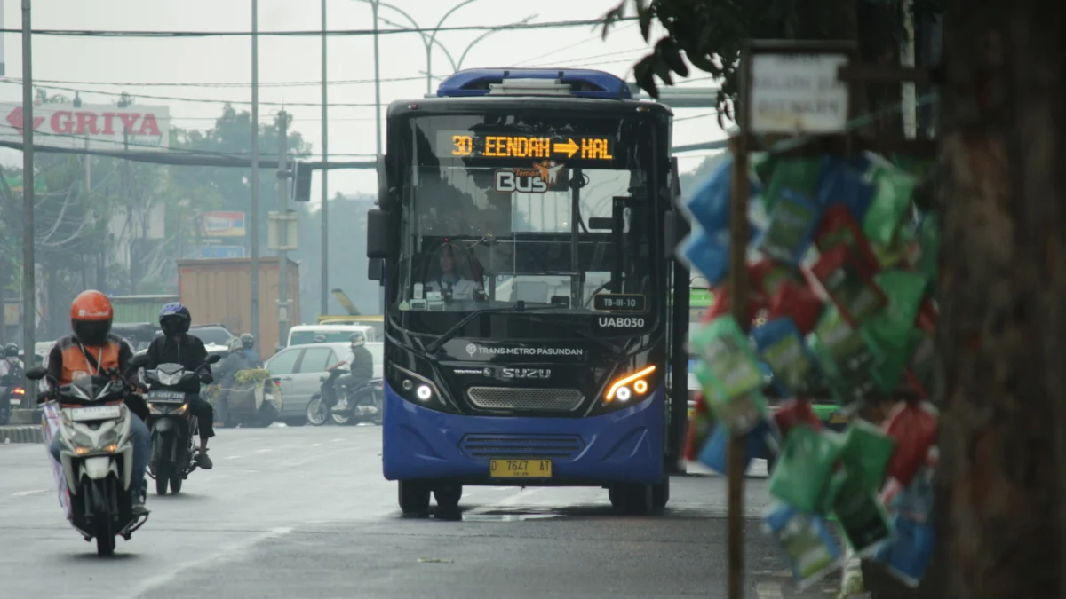 Saat Friday Car Free, BRT Bakal Uji Coba di Balaikota Bandung rmada Bis Trans Metro Pasundan beroperasi di Jalan Soekarno Hatta, Kota Bandung. (Pandu Muslim/Jabar Ekspres)