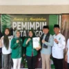 Jajaran DPC PKB Kota Bogor menerima formulir pendaftaran penjaringan Bacawalkot Bogor dari Dokter Rayendra, Senin (22/4).