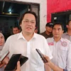 Farhat Abbas usai mengambil formulir pendaftatan penjaringan Bacawalkot Bogor di Sekretariat DPC Partai Gerindra Kota Bogor, Senin (22/4).