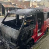Kondisi angkot 03 F, Pabuaran-Pasundan, pasca terbakar di SPBU 34.43107 Citamiang, Kota Sukabumi, pada Rabu (24/4) pagi.