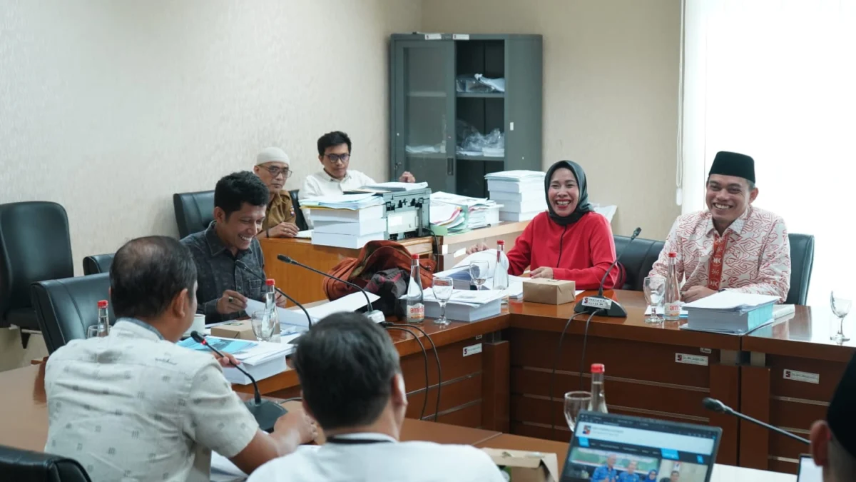 Jajaran Komisi III DPRD Kota Bogor saat menggelar rapat.