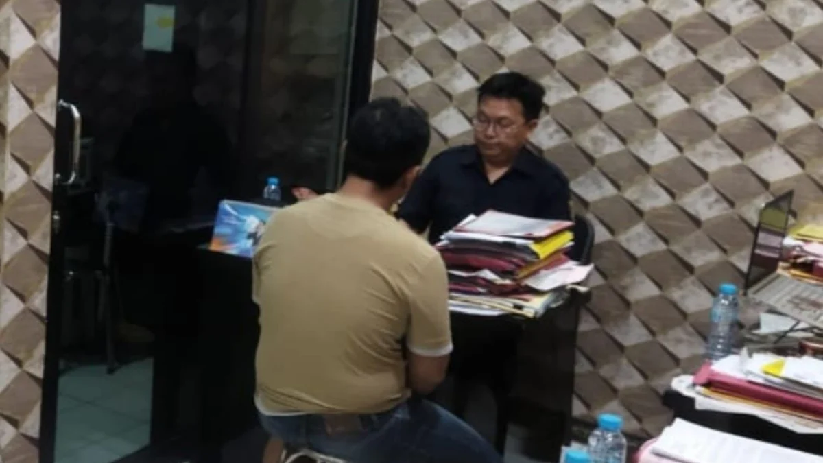 INVESTASI BODONG: Direktur CV AAP berinisial H (43) akhirnya menyerahkan diri ke Polres Sukabumi Kota.
