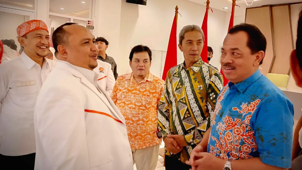 Jajaki PKS, PAN Cari Celah Koalisi untuk Pilkada Kota Bogor PILKADA KOTA BOGOR: Ketua DPD PKS Kota Bogor, Atang Trisnanto, bersama jajaran menerima kedatangan Ketua DPD PAN Kota Bogor, Bedjo Santoso dan Dedie A. Rachim.