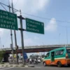 Kondisi arus lalu lintas pada hari-H Lebaran 2024 di Simpang Tol Padalarang, Kabupaten Bandung Barat (KBB) ramai lancar. Rabu (10/4). Foto Jabarekspres