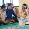 Warga di Desa Bandasari, Kecamatan Cangkuang, Kabupaten Bandung sedang mengeluhkan keresahan mereka terhadap maraknya aktivitas bank emok kepada Kapolresta Bandung, Kombes Pol Kusworo Wibowo. (Polresta Bandung for Jabar Ekspres)