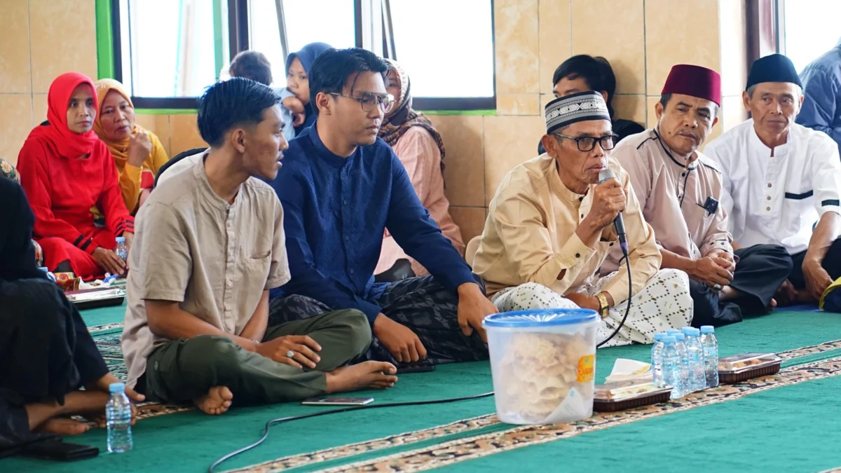 Bank Emok Masih Meresahkan Warga di Cangkuang Bandung Warga di Desa Bandasari, Kecamatan Cangkuang, Kabupaten Bandung sedang mengeluhkan keresahan mereka terhadap maraknya aktivitas bank emok kepada Kapolresta Bandung, Kombes Pol Kusworo Wibowo. (Polresta Bandung for Jabar Ekspres)
