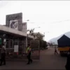 Foto gerbang depan pintu nomor 6 Pabrik Tekstil PT Kahatex, wilayah Kecamatan Jatinangor-Cimanggung, Kabupaten Sumedang. (Yanuar/Jabar Ekspres)
