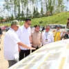 Menteri Agraria dan Tata Ruang/Kepala Badan Pertanahan Nasional (ATR/BPN) Agus Harimurti Yudhoyono (AHY) melakukan kunjungan kerja perdana ke lokasi pembangunan Kawasan Inti Pusat Pemerintahan Ibu Kota Nusantara (IKN) di Kalimantan Timur. (ANTARA)