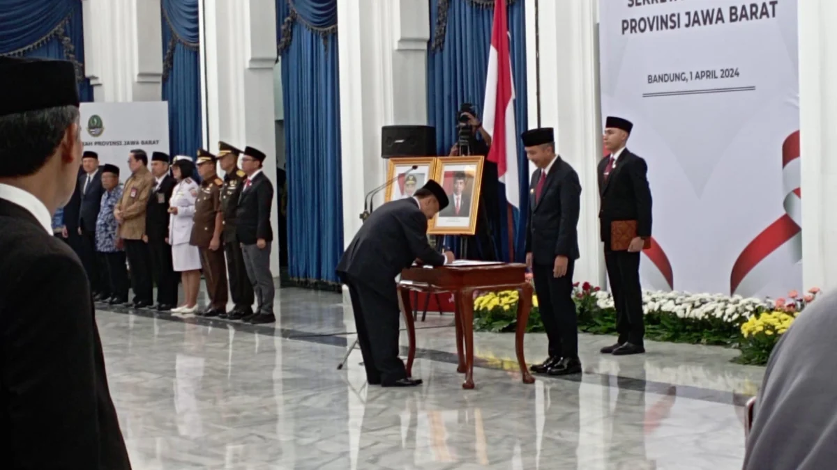 Dok. Pelantikan Sekda Jabar Definitif oleh Pj Gubernur Jabar, Bey Triadi Machmudin. Senin (1/3). Foto. Sandi Nugraha