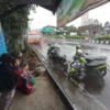 Kawasan Puncak Diguyur Hujan, Pengendara Diminta Hati-hati