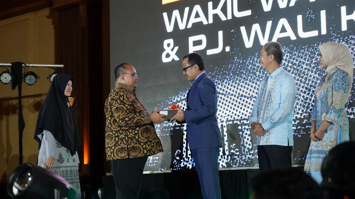 Ketua DPRD Kota Bogor Atang Trisnanto saat menghadiri acara pisah sambut Wali Kota - Wakil Wali Kota dan Pj Wali Kota Bogor. (Foto: Humpro DPRD Kota Bogor)