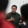 Erick Thohir Ketua Umum PSSI berhasil melobi klub SC Heerenveen melepas Nathan Tjoe-A-On bermain di Piala Asia (PSSI)